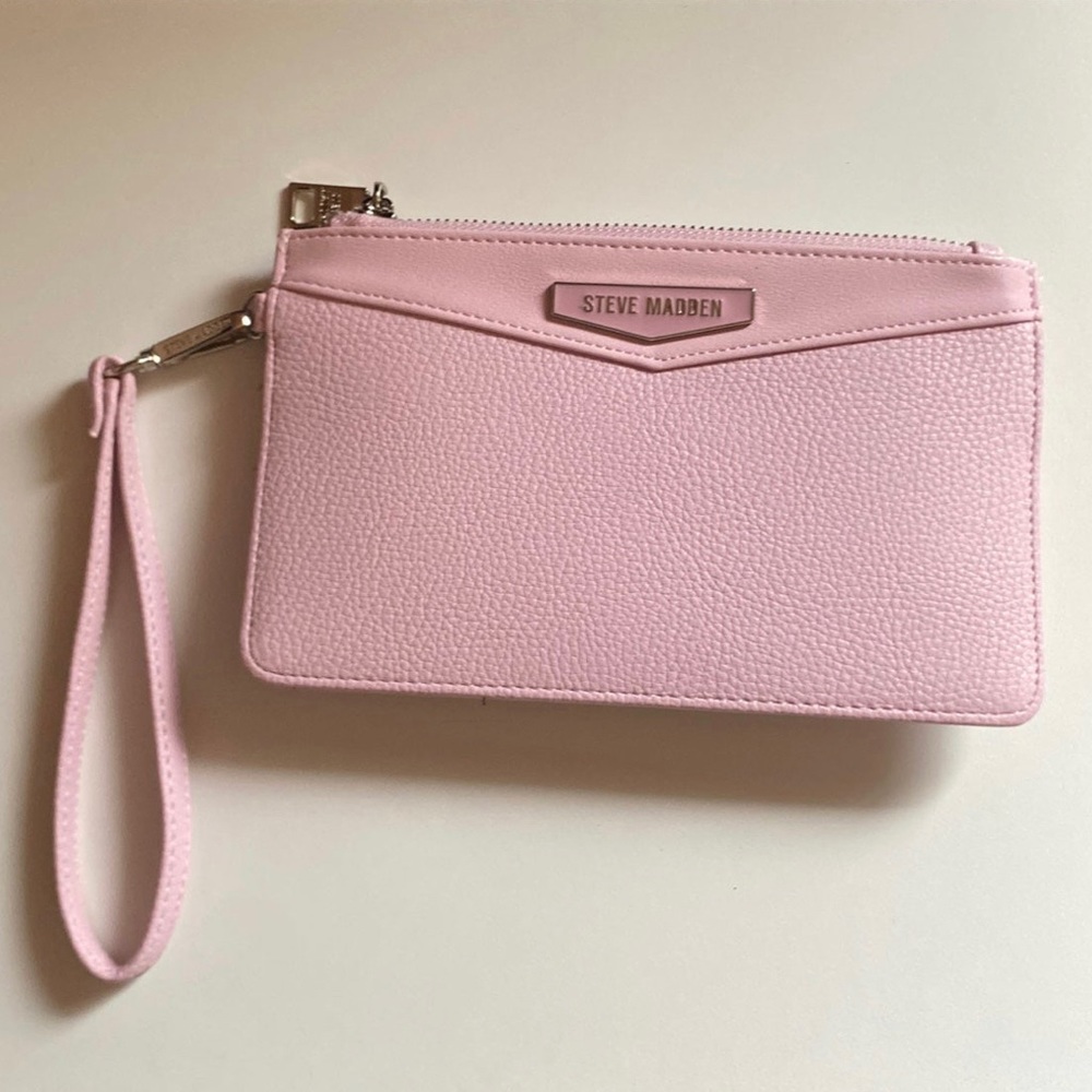 Steve Madden wristlet